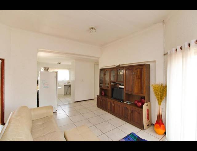 2 BEDROOM TOWNHOUSE FOR SALE IN BEDFORDVIEW